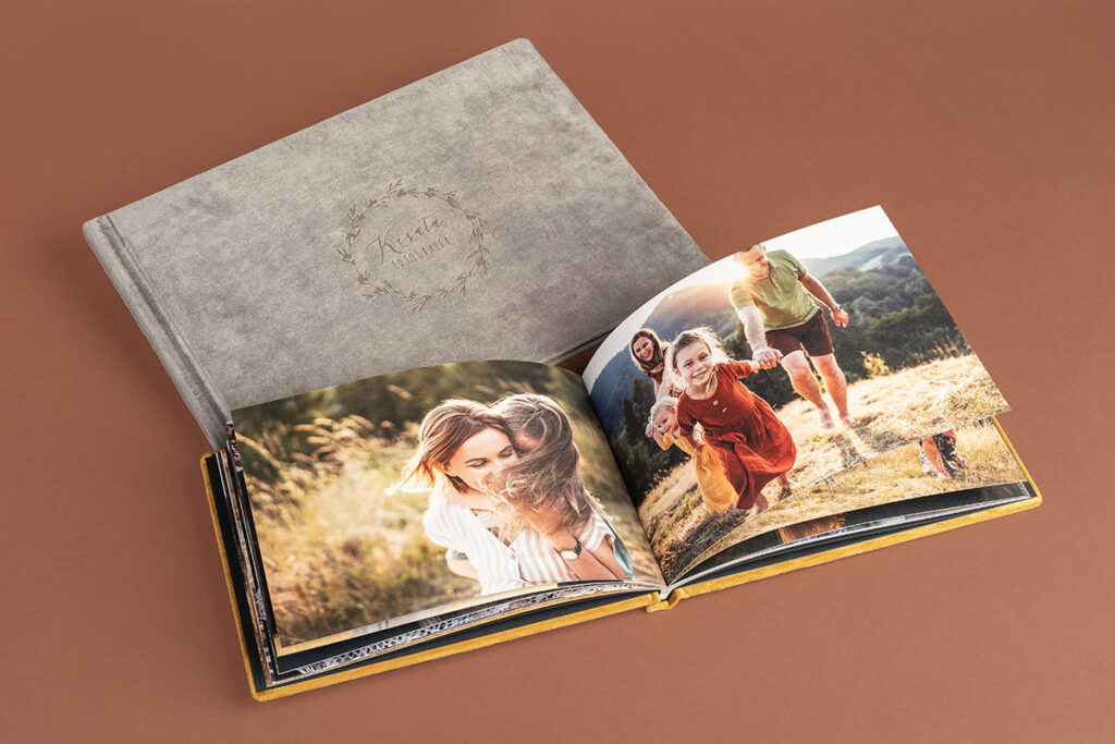 Cennik Foto Produkty 56 Fotografia rodzinna Fotoksiazka PRO Classic z oprawa aksamitna